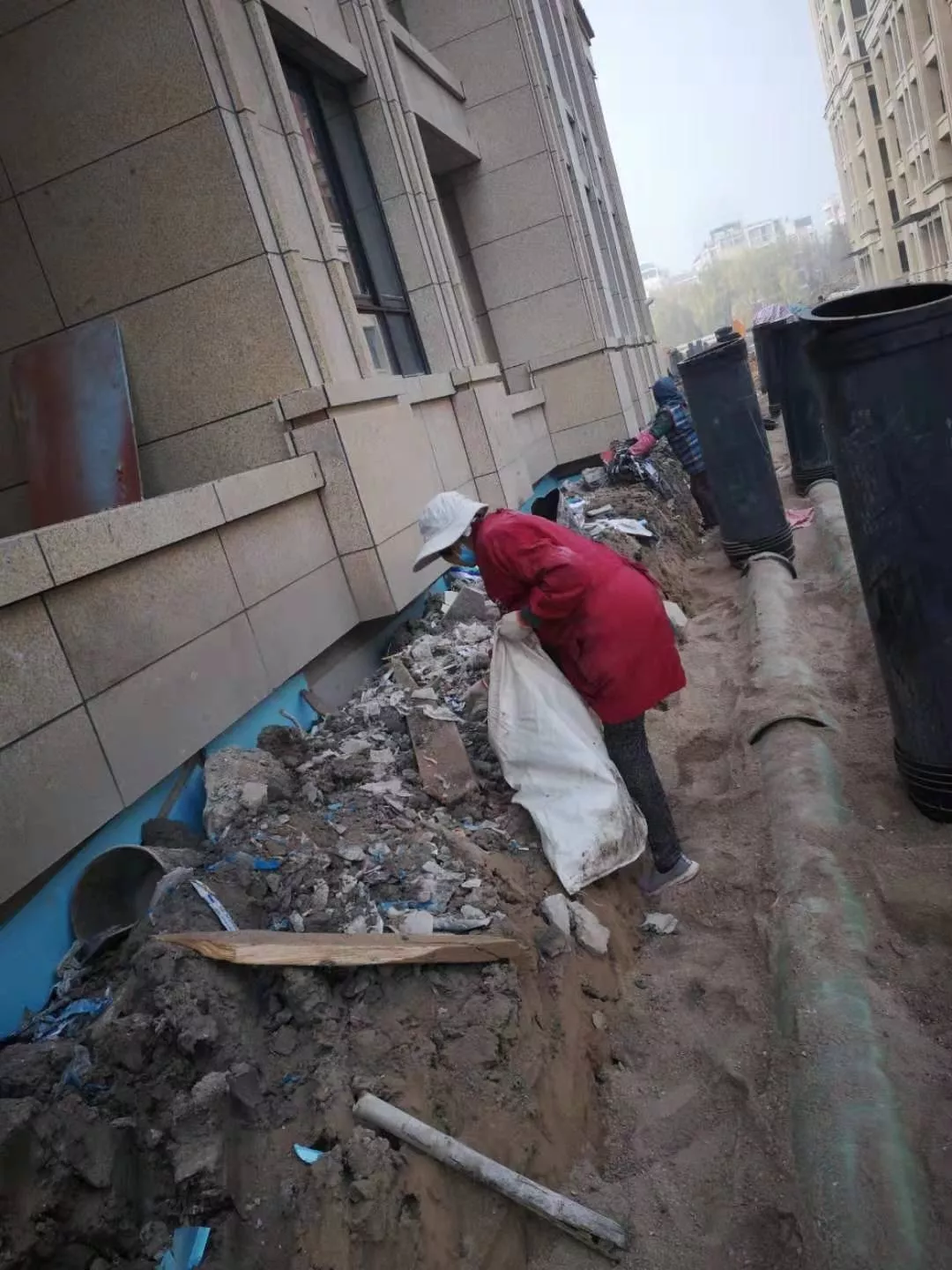 嚴格控制回填土質(zhì)量，把關(guān)房總精品工程