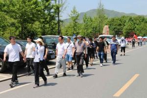 踐行“兩山”理念，彰顯青春風(fēng)采 ——房總集團團委組織開(kāi)展“五四”