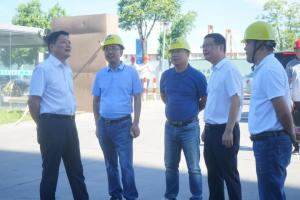 集團黨委書(shū)記、董事長(cháng)周建新一行赴工地慰問(wèn)公司高溫下堅守崗位的建設