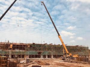 今日，PC構件配套混凝土攪拌樓主體結構順利結頂！