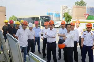 市委常委、常務(wù)副市長(cháng)楊六順一行調研公司壟上花苑項目施工安全情況